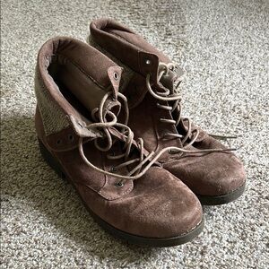 Arizona Jean Company Brown Suede Boots